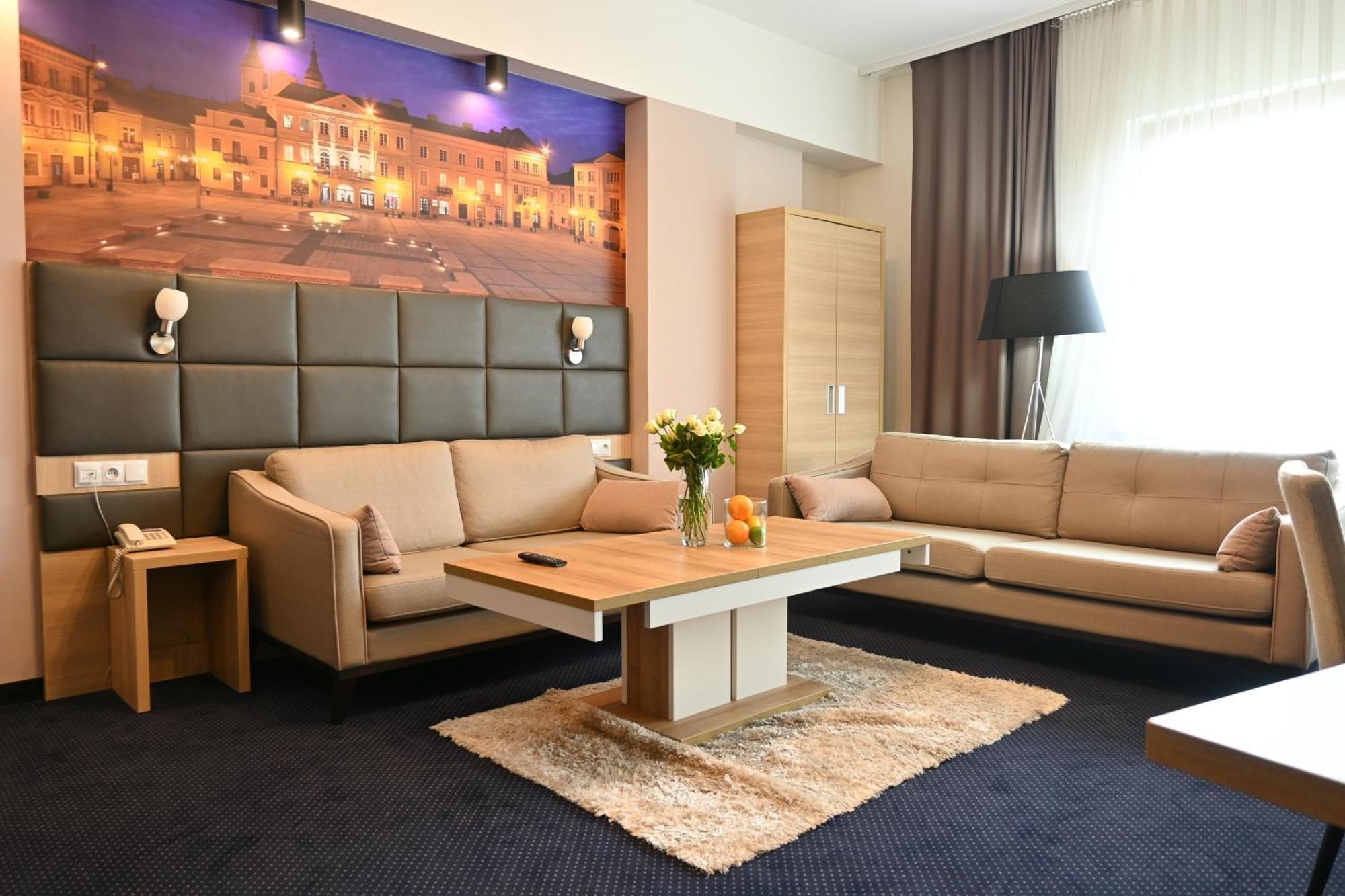 Vestil Hotel Piotrków Trybunalski Exterior foto